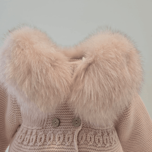 Abrigo punto cuello pelo natural de Pangasa en rosa Empolvado - Imagen 4