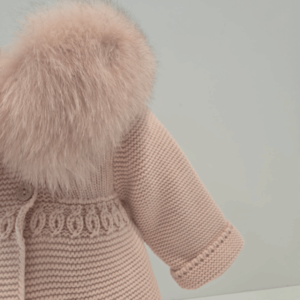 Abrigo punto cuello pelo natural de Pangasa en rosa Empolvado