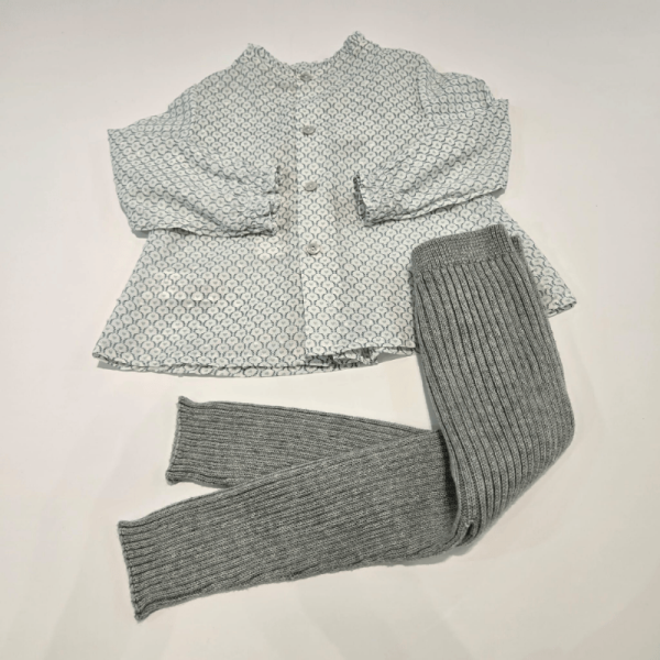 Conjunto niña blusón con leggins verde de Martín Aranda invierno - Imagen 2