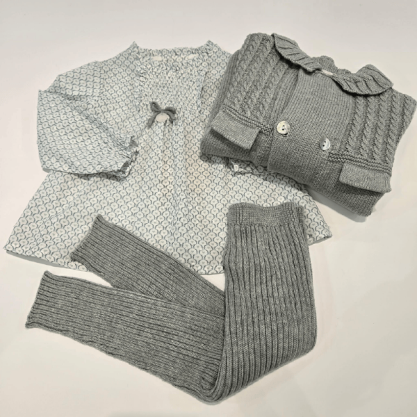 Conjunto niña blusón con leggins verde de Martín Aranda invierno - Imagen 4