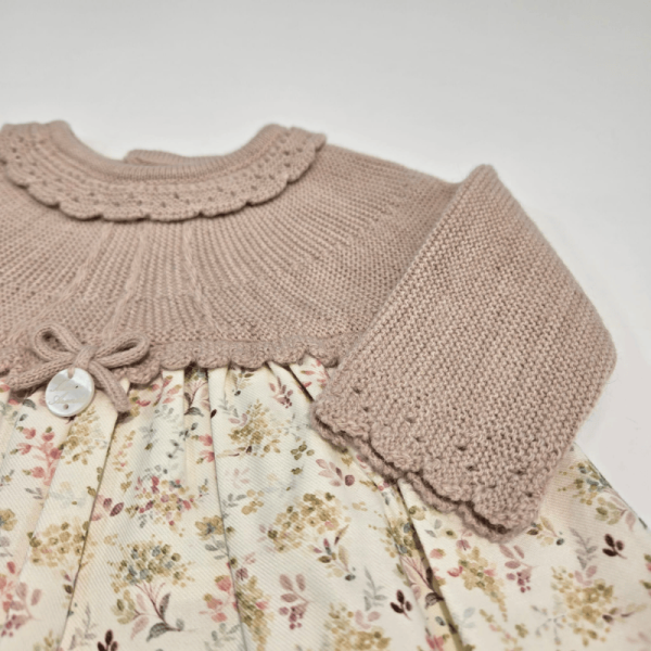 Vestido rosa empolvado punto y tela de Martín Aranda invierno