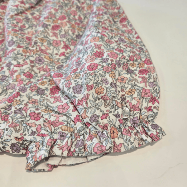 Mono estampado modelo clavel de Paz Rodríguez verano