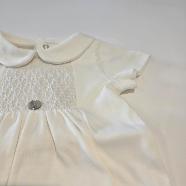 Pelele corto beige niño cuello nido abeja Paz Rodríguez verano