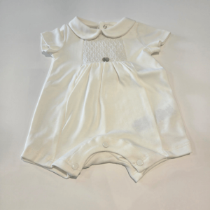 Pelele corto beige niño cuello nido abeja Paz Rodríguez verano
