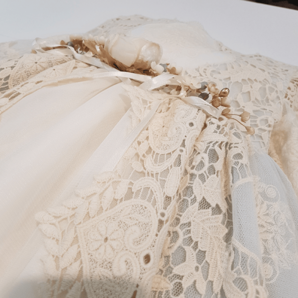 Vestido Colección Cintra celeste y beige de Chari Sierra 2025