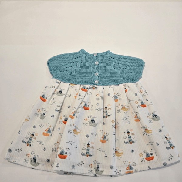 Vestido de punto y tela modelo barcos de Juliana verano