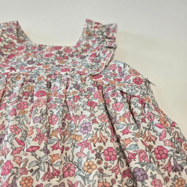 Vestido estampado flores modelo clavel de Paz Rodríguez verano