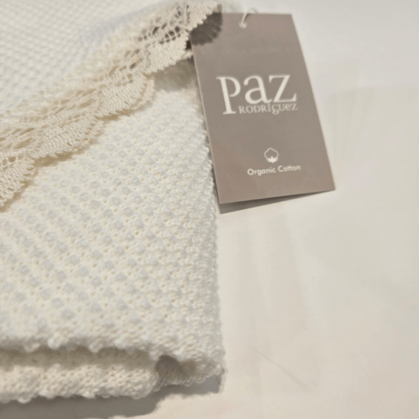 ¿Necesitas Ayuda? En Boutique Luna, estamos aquí para ayudarte en todo lo que necesites. Si tienes alguna pregunta sobre las tallas, el cuidado de las prendas o cualquier otro detalle, no dudes en ponerte en contacto con nosotros. Mi nombre es Eva y estoy siempre dispuesta a ofrecerte el mejor asesoramiento y asegurarnos ambas de que encuentres exactamente lo que buscas. Contacta con Nosotros: Teléfono: 687 07 35 66 Email: info@boutiqueluna.es WhatsApp: 687 07 35 66 ¡Estamos aquí para hacer tu experiencia de compra lo más agradable posible! No dudes en consultarnos cualquier duda o pregunta. 😊