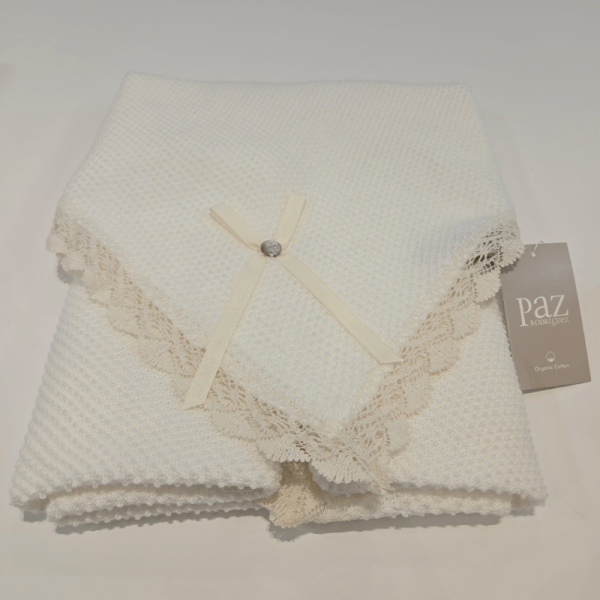 ¿Necesitas Ayuda? En Boutique Luna, estamos aquí para ayudarte en todo lo que necesites. Si tienes alguna pregunta sobre las tallas, el cuidado de las prendas o cualquier otro detalle, no dudes en ponerte en contacto con nosotros. Mi nombre es Eva y estoy siempre dispuesta a ofrecerte el mejor asesoramiento y asegurarnos ambas de que encuentres exactamente lo que buscas. Contacta con Nosotros: Teléfono: 687 07 35 66 Email: info@boutiqueluna.es WhatsApp: 687 07 35 66 ¡Estamos aquí para hacer tu experiencia de compra lo más agradable posible! No dudes en consultarnos cualquier duda o pregunta. 😊
