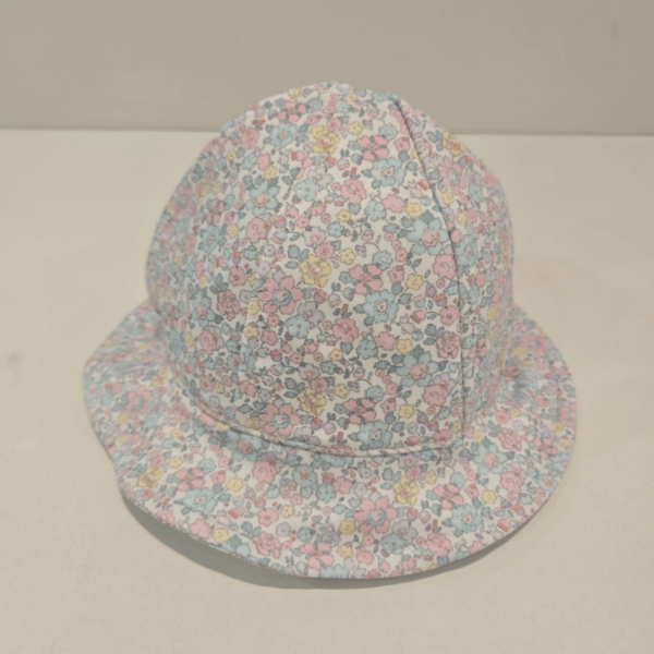 Gorrito a juego colección Liberty de Paz Rodríguez verano