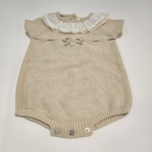 Pelele cuello blanco puntilla encaje Martín Aranda verano