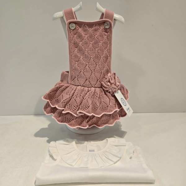 Ranita rosa palo y blusa blanca de Rahigo verano 2005