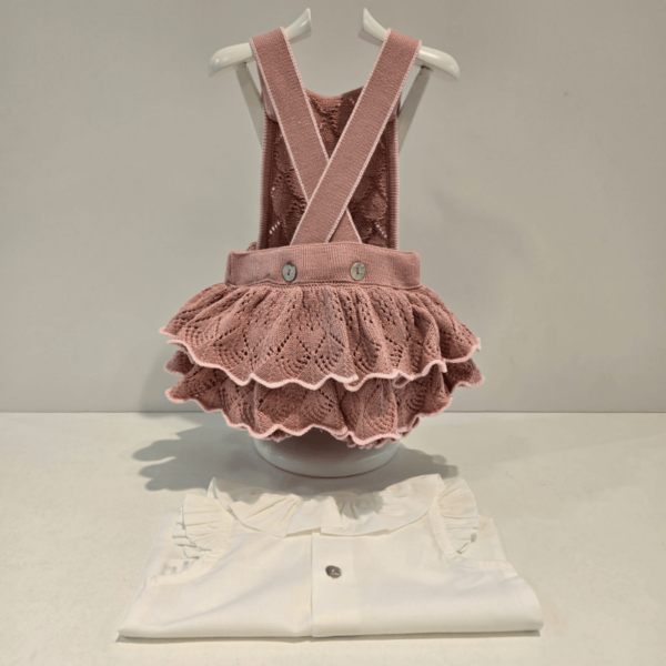 Ranita rosa palo y blusa blanca de Rahigo verano 2005