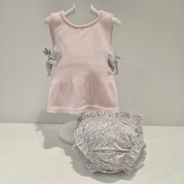 ¿Necesitas Ayuda? En Boutique Luna, estamos aquí para ayudarte en todo lo que necesites. Si tienes alguna pregunta sobre las tallas, el cuidado de las prendas o cualquier otro detalle, no dudes en ponerte en contacto con nosotros. Mi nombre es Eva y estoy siempre dispuesta a ofrecerte el mejor asesoramiento y asegurarnos ambas de que encuentres exactamente lo que buscas. Contacta con Nosotros: Teléfono: 687 07 35 66 Email: info@boutiqueluna.es WhatsApp: 687 07 35 66 ¡Estamos aquí para hacer tu experiencia de compra lo más agradable posible! No dudes en consultarnos cualquier duda o pregunta. 😊