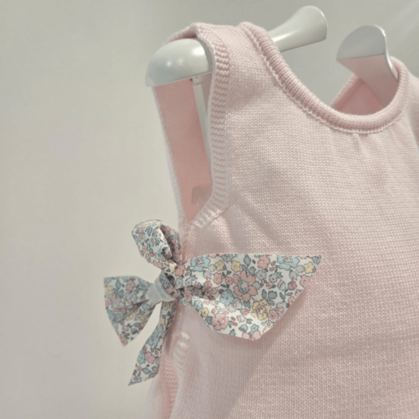 ¿Necesitas Ayuda? En Boutique Luna, estamos aquí para ayudarte en todo lo que necesites. Si tienes alguna pregunta sobre las tallas, el cuidado de las prendas o cualquier otro detalle, no dudes en ponerte en contacto con nosotros. Mi nombre es Eva y estoy siempre dispuesta a ofrecerte el mejor asesoramiento y asegurarnos ambas de que encuentres exactamente lo que buscas. Contacta con Nosotros: Teléfono: 687 07 35 66 Email: info@boutiqueluna.es WhatsApp: 687 07 35 66 ¡Estamos aquí para hacer tu experiencia de compra lo más agradable posible! No dudes en consultarnos cualquier duda o pregunta. 😊