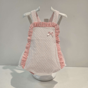 Peto blanco perforado con rosa Carmen Taberner verano