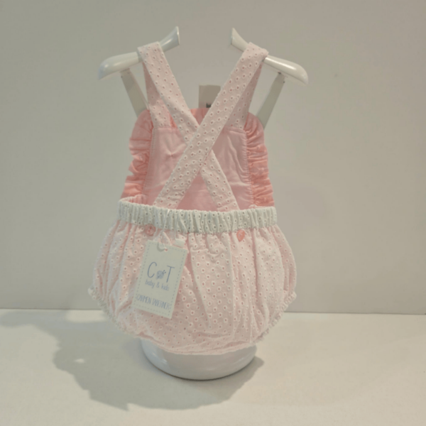 Peto blanco perforado con rosa Carmen Taberner verano