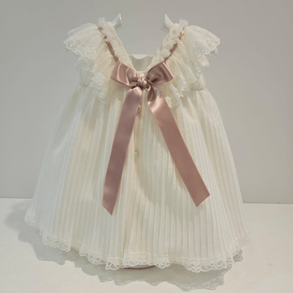 Vestido de tul y plumety de Carmen Taberner ceremonia