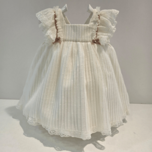 Vestido de tul y plumety de Carmen Taberner ceremonia