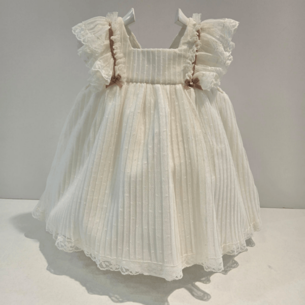 Vestido de tul y plumety de Carmen Taberner ceremonia