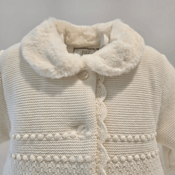 Abrigo punto beige bodoques Paz Rodríguez invierno - Imagen 4