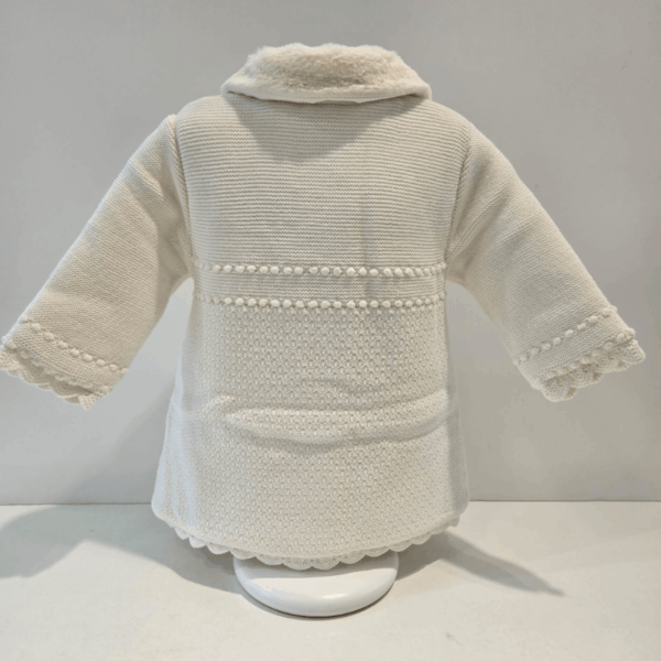 Abrigo punto beige bodoques Paz Rodríguez invierno