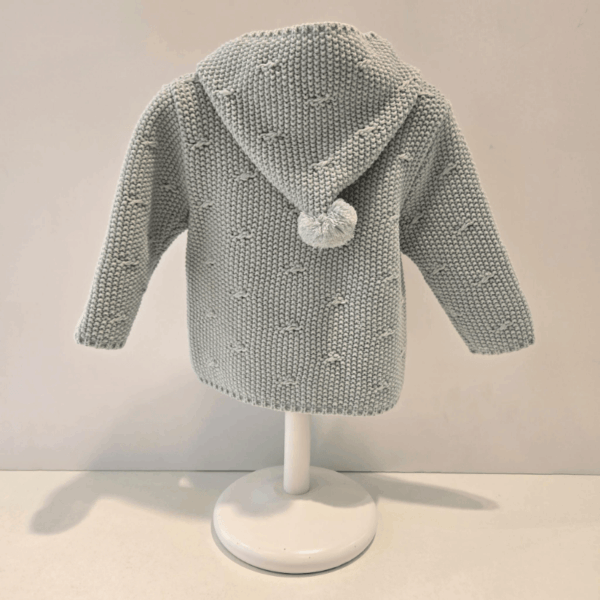 Chaquetón punto con capucha y pompones Paz Rodríguez invierno
