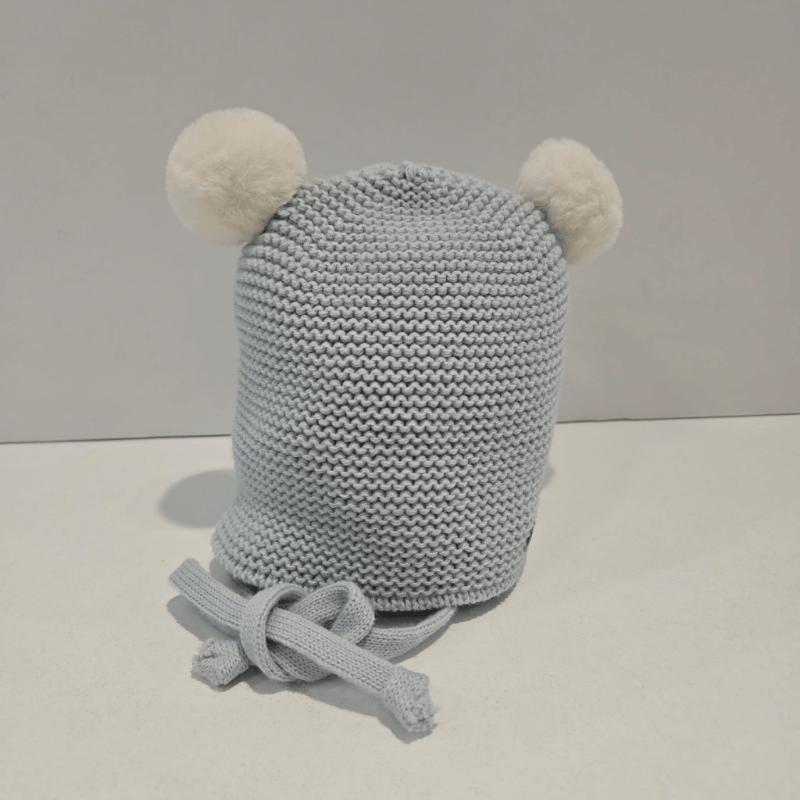 Gorro pompones esencial verde tiza Paz Rodríguez invierno