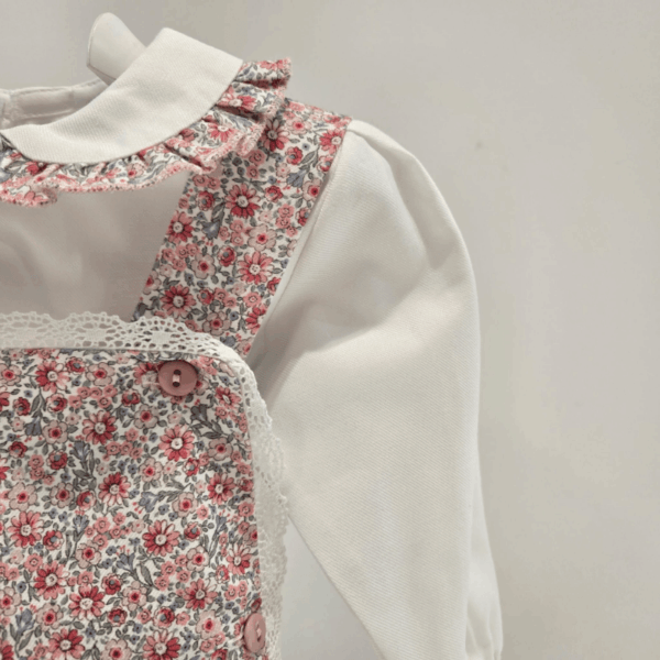 Peto con camisa florecillas niña Juliana invierno