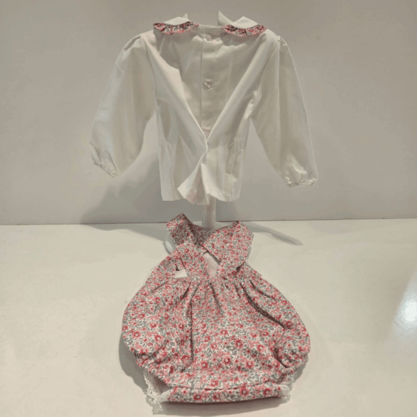 Peto con camisa florecillas niña Juliana invierno