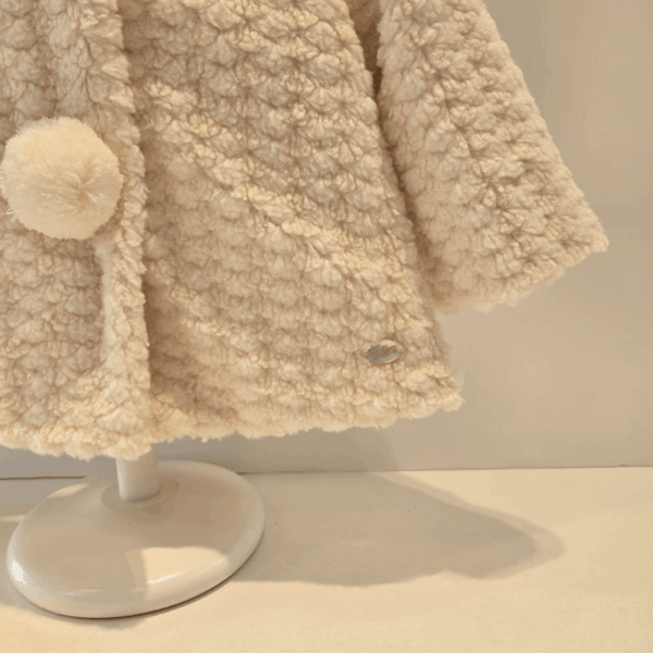 Abrigo corto beige colección Luna Martín Aranda otoño/invierno - Imagen 4