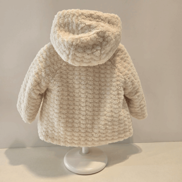 Abrigo corto beige colección Luna Martín Aranda otoño/invierno