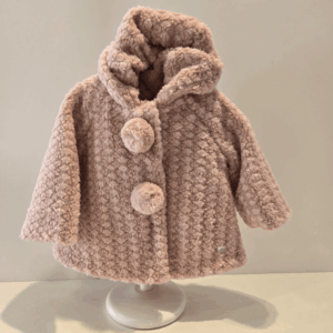 Abrigo corto rosa colección Luna Martín Aranda otoño/invierno