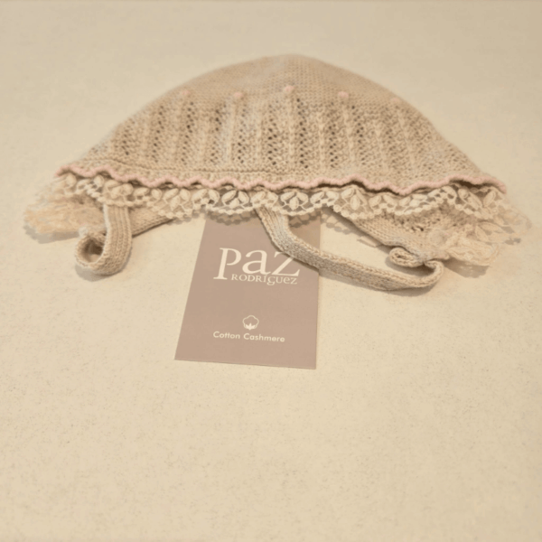 Capota modelo Alegría avena rosa tiza Paz Rodríguez invierno