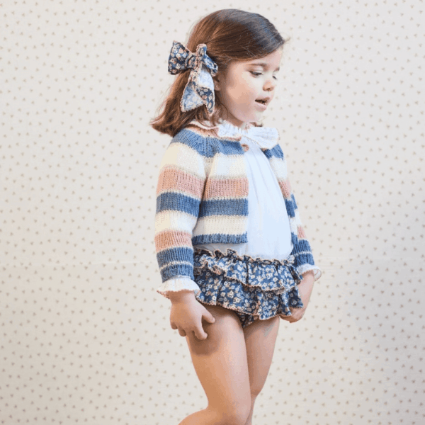 Conjunto braga flores con blusa blanca La Martinica invierno 26