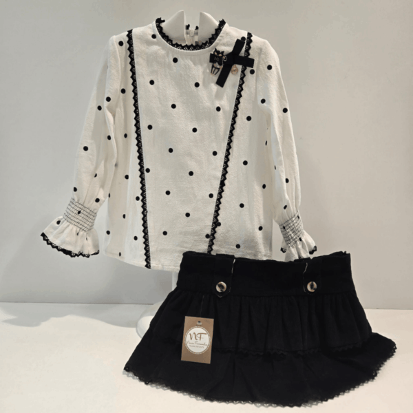 Conjunto falda short y blusa Delia Noma Fernández invierno 26