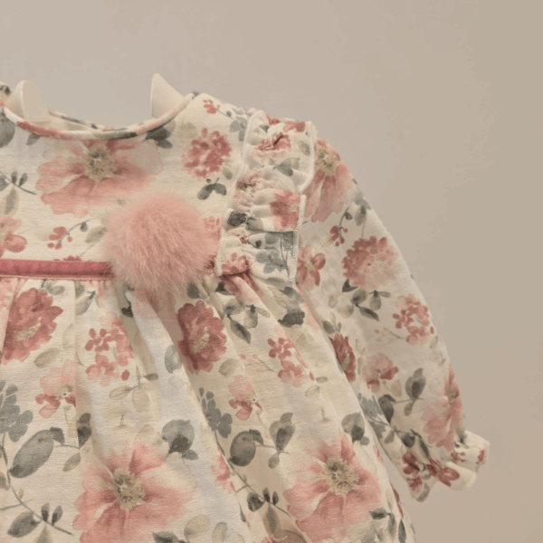 Jesusito pompon rosa Martín Aranda otoño invierno 2025/26 - Imagen 4