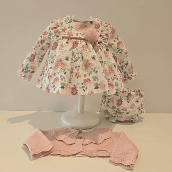 Jesusito pompon rosa Martín Aranda otoño invierno 2025/26