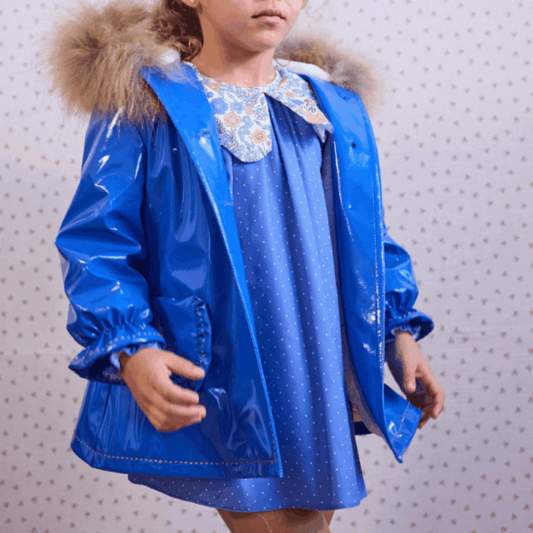 Parka capucha charol azul/camel La Martinica invierno 26