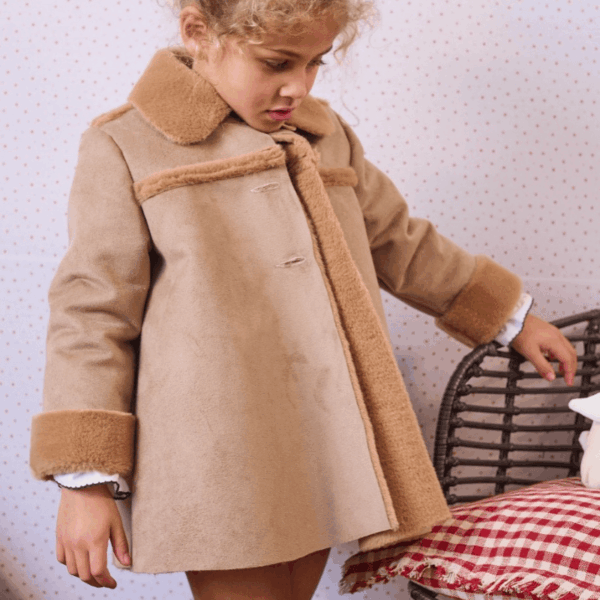 Pelliza corte canesú camel/beige La Martinica invierno 26