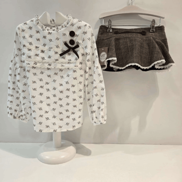 Conjunto falda/short y camisa Noma Fernández invierno 2026