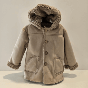 Pelliza capucha niño camel Martín Aranda otoño invierno
