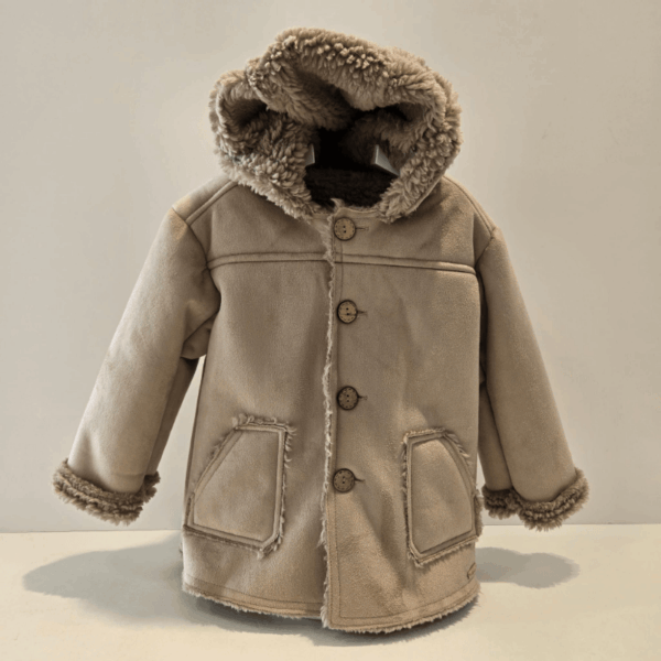 Pelliza capucha niño camel Martín Aranda otoño invierno