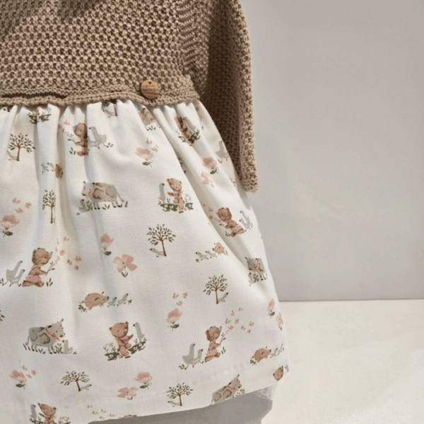 Vestido punto camel tela estampada ositos Pangasa invierno