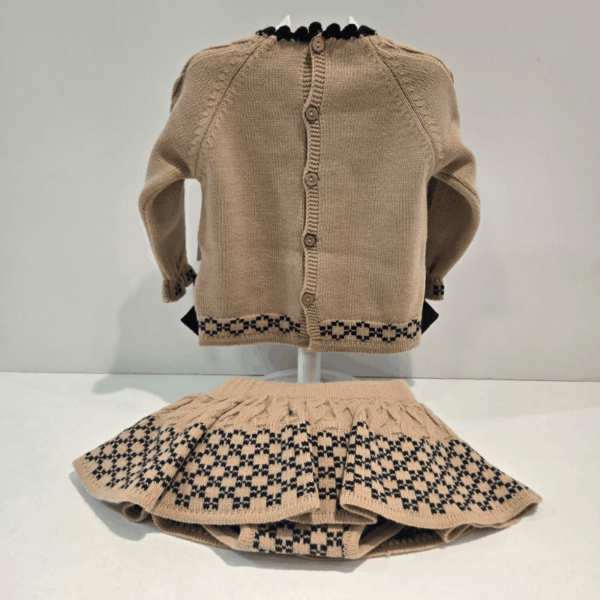 Conjunto niña colección camel y negro Rahigo invierno 25/26