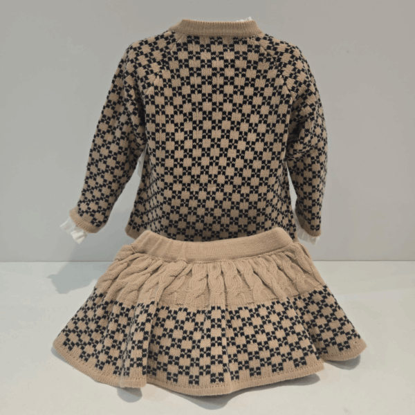 Conjunto niña tres piezas Rahigo marino y camel invierno 2026