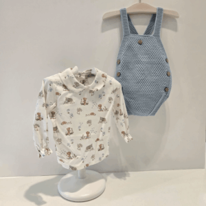 Peto azul y camisa estampada animalitos Pangasa invierno