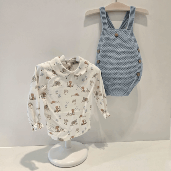 Peto azul y camisa estampada animalitos Pangasa invierno