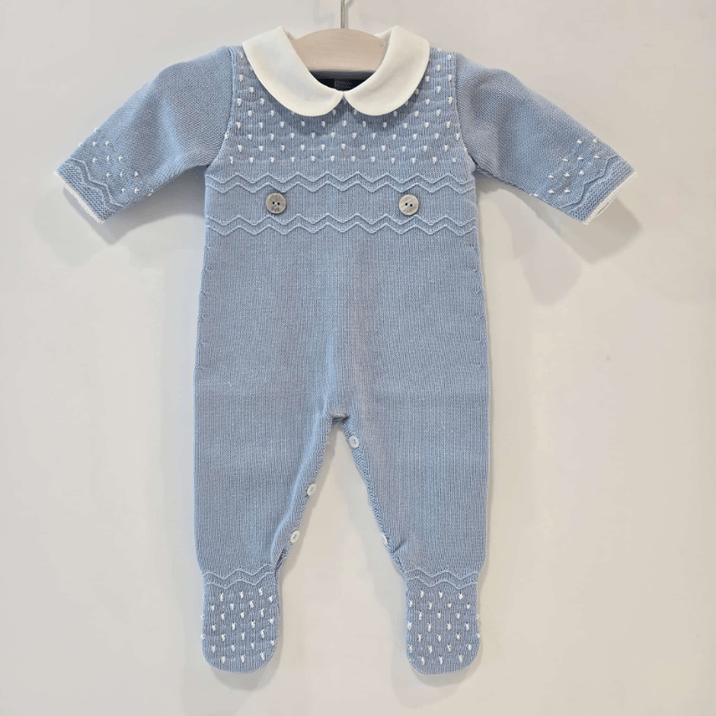 Pelele con pie azul cielo bodoques blancos primavera verano