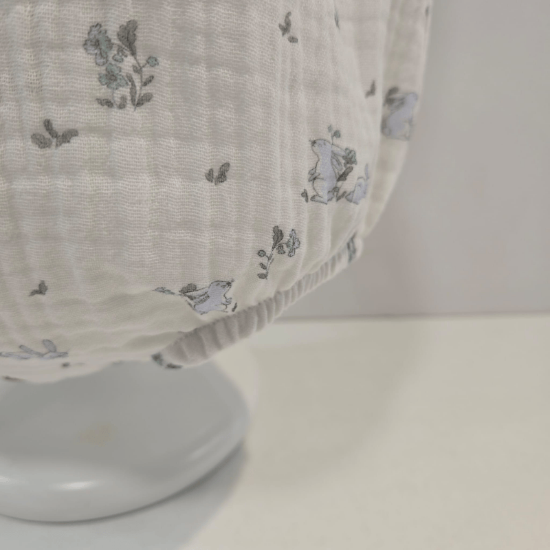 Pelele cuerpo punto y tela estampada conejitos cuello tela verano